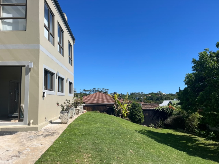 4 Bedroom Property for Sale in Zeegezicht Western Cape